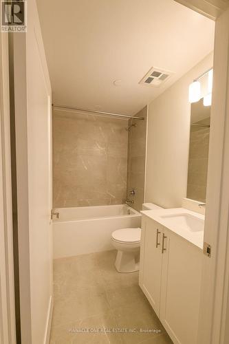 715 Davis Drive, Newmarket, ON - Indoor Photo Showing Bathroom
