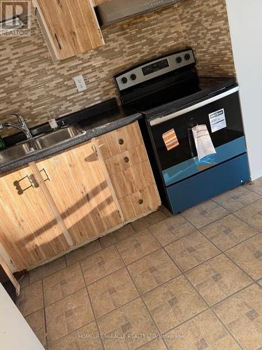 96 Carleton Place, Brampton, ON - Indoor Photo Showing Kitchen With Double Sink
