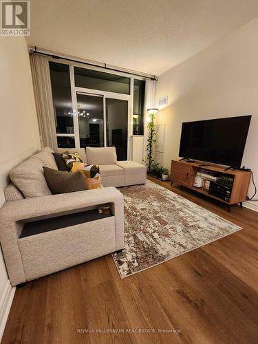 607 - 339 Rathburn Road W, Mississauga, ON - Indoor Photo Showing Living Room