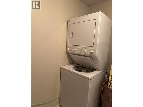 1 1686 Main Street, Smithers, BC - Indoor Photo Showing Laundry Room