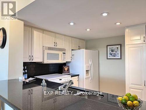 705 - 725 King Street W, Toronto, ON - Indoor Photo Showing Kitchen