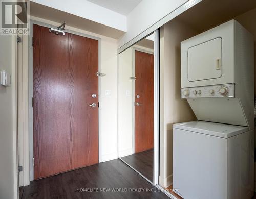 311 - 19 Avondale Avenue, Toronto, ON - Indoor Photo Showing Laundry Room