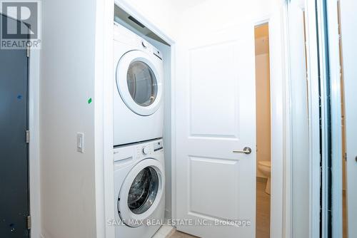 304 - 3260 Sheppard Avenue E, Toronto, ON - Indoor Photo Showing Laundry Room