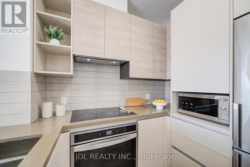803 - 398 Highway 7 E, Richmond Hill, ON - Indoor Photo Showing Kitchen