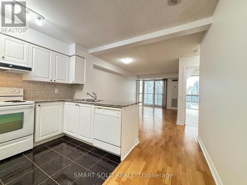 2310 - 83 Borough Drive, Toronto, ON - Indoor Photo Showing Kitchen