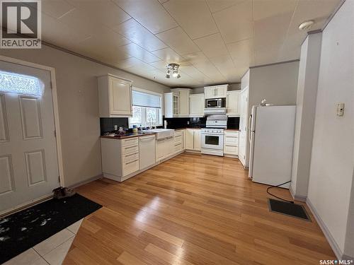 312 Cypress Street, Maple Creek, SK - Indoor Photo Showing Kitchen