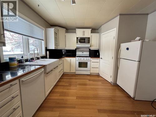 312 Cypress Street, Maple Creek, SK - Indoor Photo Showing Kitchen
