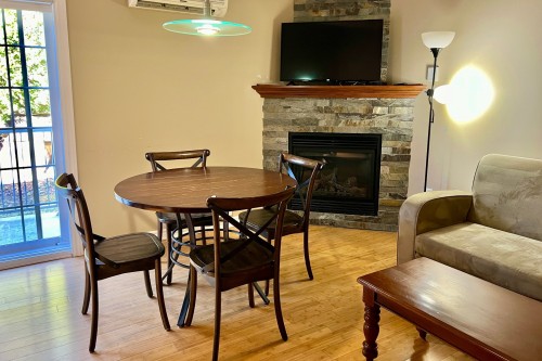 Loft - 206-500 Ch. Des Frênes, Piedmont, QC - Indoor Photo Showing Dining Room With Fireplace