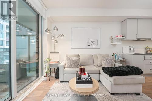 1215E - 576 Front Street W, Toronto, ON - Indoor Photo Showing Living Room