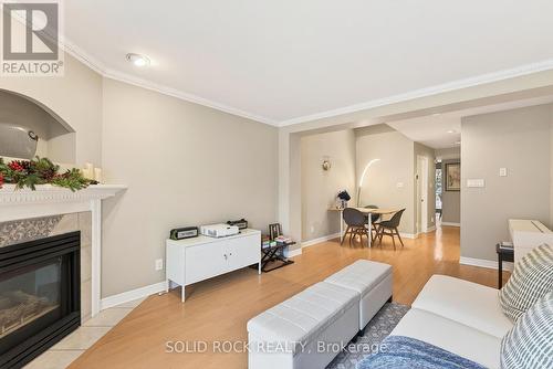 395 Mackay Street, Ottawa, ON - Indoor Photo Showing Living Room With Fireplace