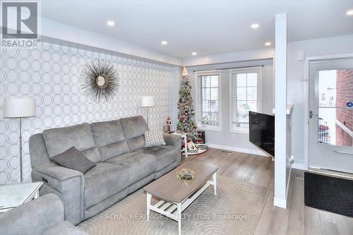 542 Garbutt Terrace, Peterborough (Northcrest Ward 5), ON - Indoor Photo Showing Living Room
