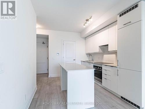 2105 - 30 Elm Drive, Mississauga, ON - Indoor Photo Showing Kitchen