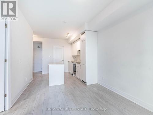 2105 - 30 Elm Drive, Mississauga, ON - Indoor Photo Showing Kitchen
