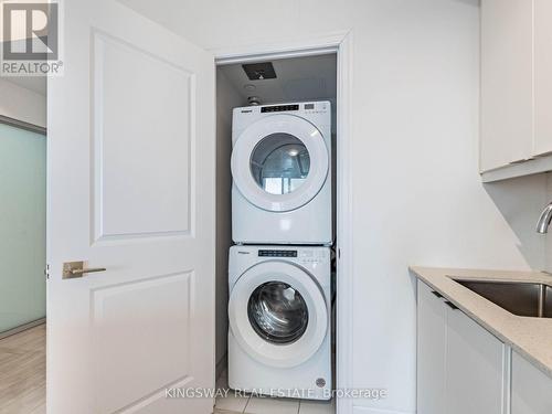 2105 - 30 Elm Drive, Mississauga, ON - Indoor Photo Showing Laundry Room
