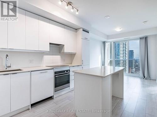 2105 - 30 Elm Drive, Mississauga, ON - Indoor Photo Showing Kitchen