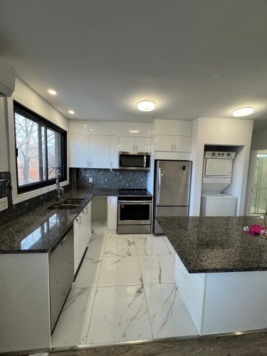 Cuisine - 7-5480 Av. Coronation, Montréal (Côte-Des-Neiges/Notre-Dame-De-Grâce), QC - Indoor Photo Showing Kitchen