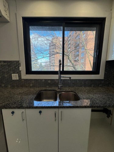 Cuisine - 7-5480 Av. Coronation, Montréal (Côte-Des-Neiges/Notre-Dame-De-Grâce), QC - Indoor Photo Showing Kitchen With Double Sink