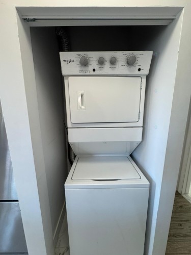 Salle de lavage - 7-5480 Av. Coronation, Montréal (Côte-Des-Neiges/Notre-Dame-De-Grâce), QC - Indoor Photo Showing Laundry Room