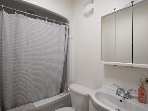263 Empress Avenue S, Thunder Bay, ON - Indoor Photo Showing Bathroom