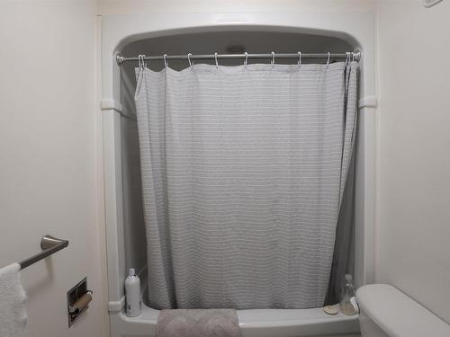 263 Empress Avenue S, Thunder Bay, ON - Indoor Photo Showing Bathroom