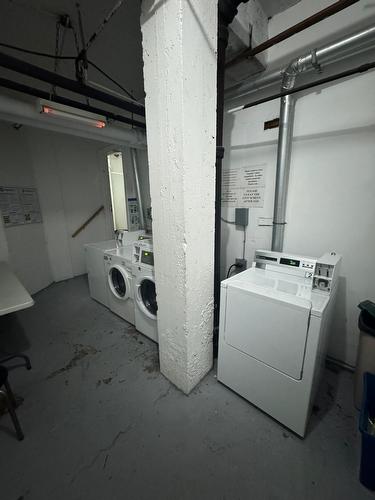 Salle de lavage - 6 Place Park, Westmount, QC - Indoor Photo Showing Laundry Room