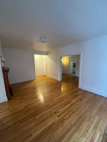 Salon - 6 Place Park, Westmount, QC - Indoor