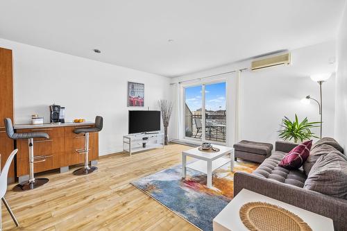 Living room - 302-1445 Boul. Le Corbusier, Laval (Laval-Des-Rapides), QC - Indoor Photo Showing Living Room