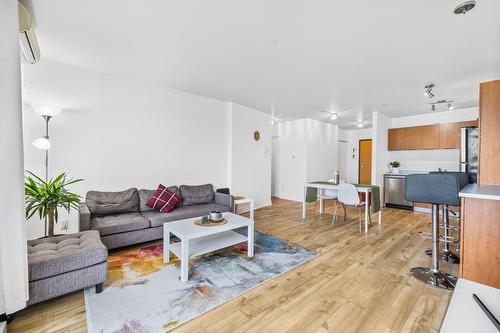 Living room - 302-1445 Boul. Le Corbusier, Laval (Laval-Des-Rapides), QC - Indoor Photo Showing Living Room