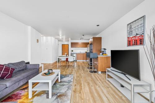 Overall view - 302-1445 Boul. Le Corbusier, Laval (Laval-Des-Rapides), QC - Indoor Photo Showing Living Room