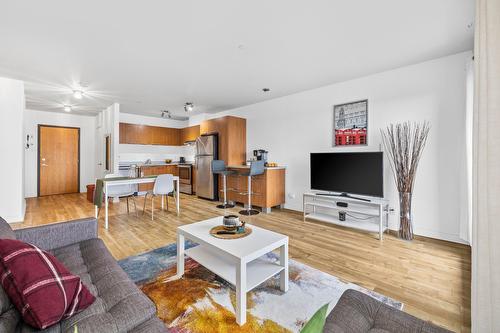 Overall view - 302-1445 Boul. Le Corbusier, Laval (Laval-Des-Rapides), QC - Indoor Photo Showing Living Room