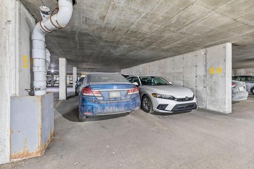 Garage - 302-1445 Boul. Le Corbusier, Laval (Laval-Des-Rapides), QC - Indoor Photo Showing Garage