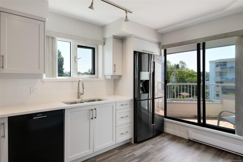 409-1370 Beach Dr, Oak Bay, BC - Indoor Photo Showing Kitchen With Double Sink