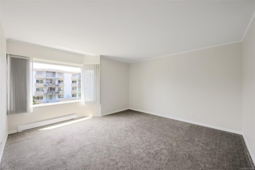 409-1370 Beach Dr, Oak Bay, BC - Indoor Photo Showing Other Room