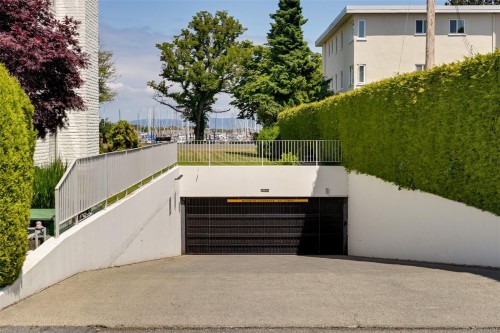 409-1370 Beach Dr, Oak Bay, BC - Outdoor