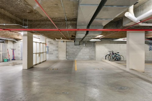 409-1370 Beach Dr, Oak Bay, BC - Indoor Photo Showing Garage