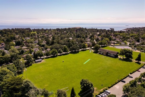 409-1370 Beach Dr, Oak Bay, BC - Outdoor With View