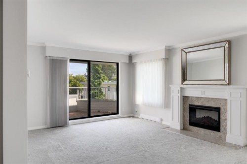 409-1370 Beach Dr, Oak Bay, BC - Indoor Photo Showing Living Room With Fireplace