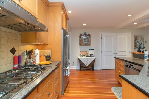 5340 Parker Ave, Saanich, BC 