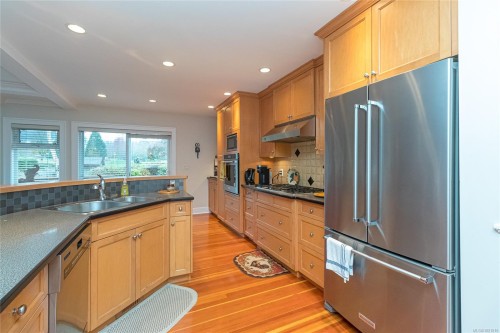 5340 Parker Ave, Saanich, BC 