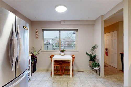 77-4061 Larchwood Dr, Saanich, BC 