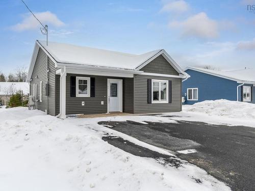 43 Amelia Ave Avenue  Stewiacke, NS B0N 2J0