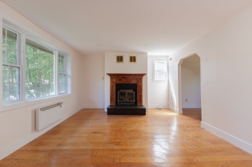 Salon - 574 Boul. Neptune, Dorval, QC - Indoor Photo Showing Living Room With Fireplace