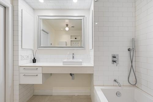 Bathroom - 102-4253 Rue De Richelieu, Montréal (Le Sud-Ouest), QC - Indoor Photo Showing Bathroom