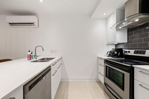Kitchen - 102-4253 Rue De Richelieu, Montréal (Le Sud-Ouest), QC - Indoor Photo Showing Kitchen With Double Sink