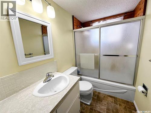 510 Bray Street E, Swift Current, SK - Indoor Photo Showing Bathroom