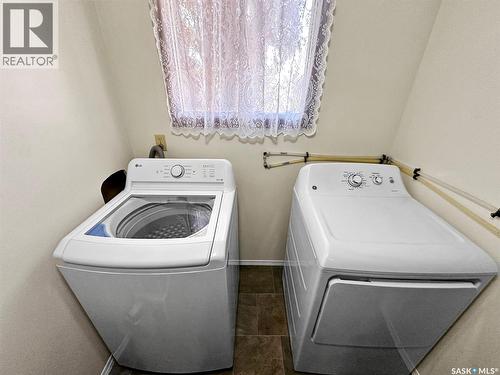 510 Bray Street E, Swift Current, SK - Indoor Photo Showing Laundry Room