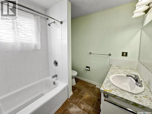 510 Bray Street E, Swift Current, SK - Indoor Photo Showing Bathroom