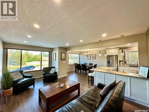 510 Bray Street E, Swift Current, SK - Indoor Photo Showing Living Room