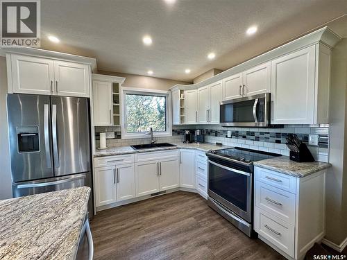 510 Bray Street E, Swift Current, SK - Indoor Photo Showing Kitchen With Stainless Steel Kitchen