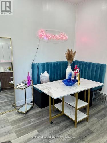 650 Oxford Street E, London East, ON - Indoor